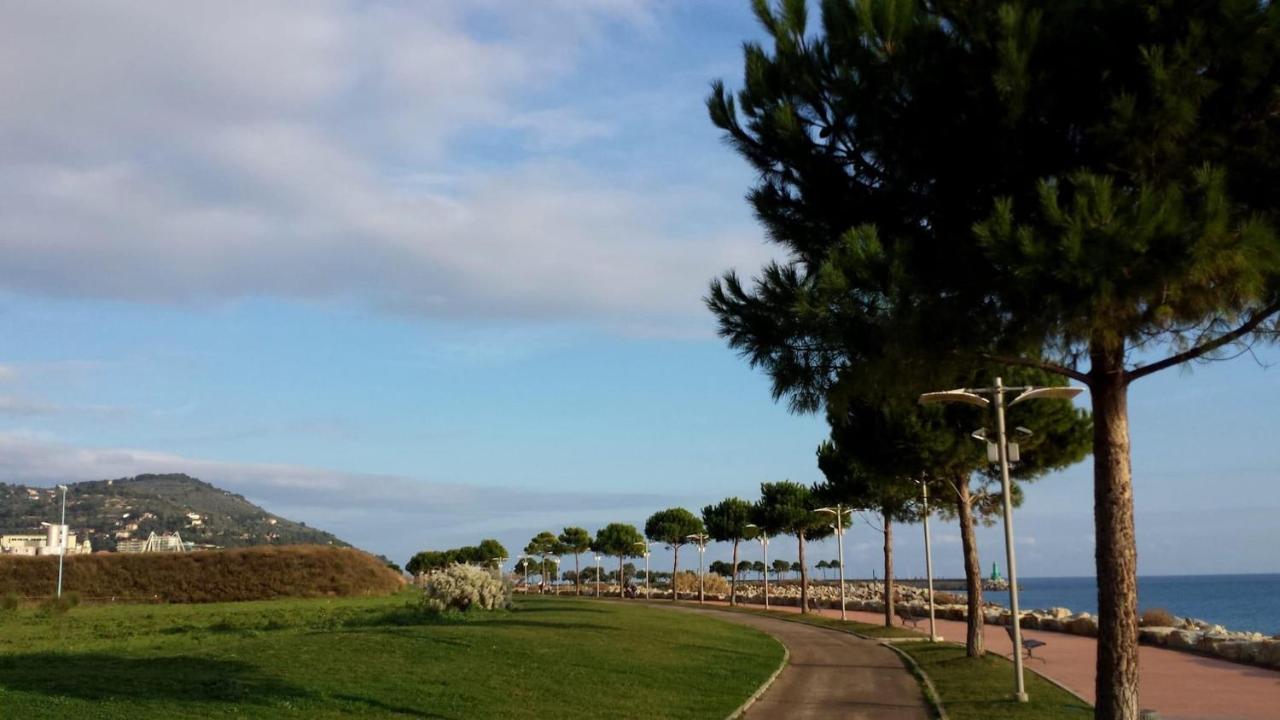 Appartamento Incantevole A 100Metri Dal Mare E Accanto Alla Pista Ciclabile Imperia Exterior photo